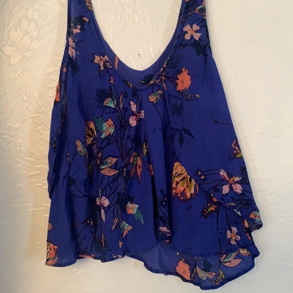 Asymmetrical Tank Top - Picture 3 of 3